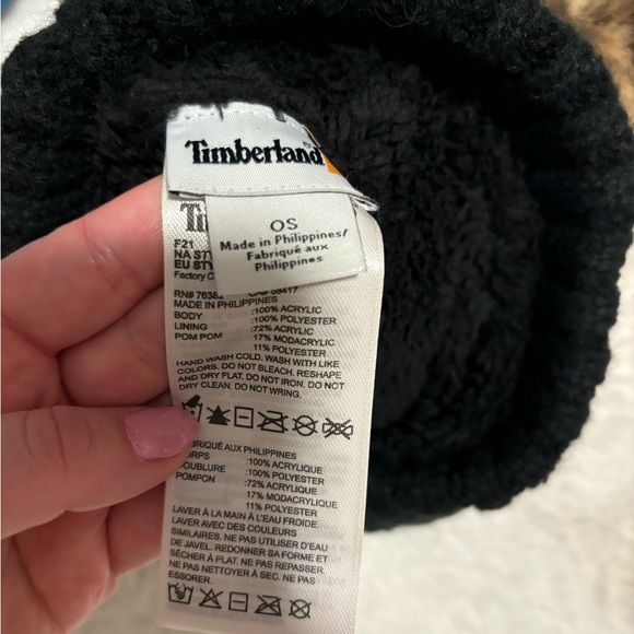 Timberland Cable knit PomPom Hat - Picture 3 of 3